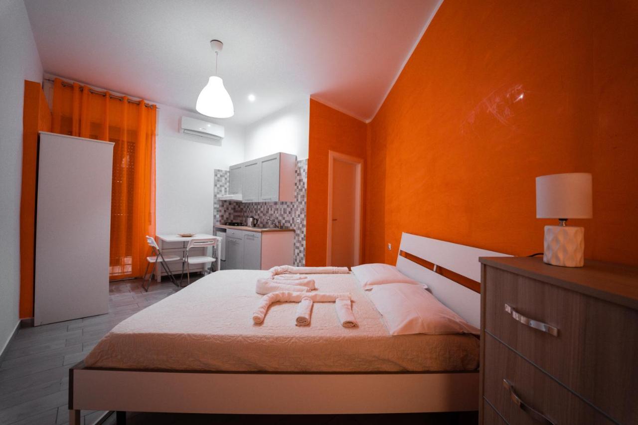 O Vic' Stritt' Hotel Napels Buitenkant foto