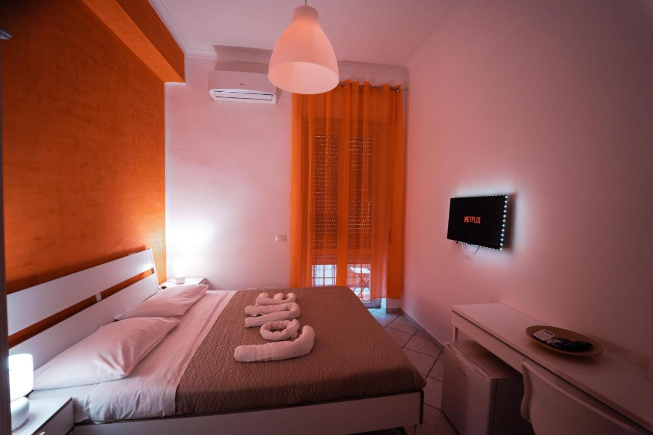 O Vic' Stritt' Hotel Napels Buitenkant foto