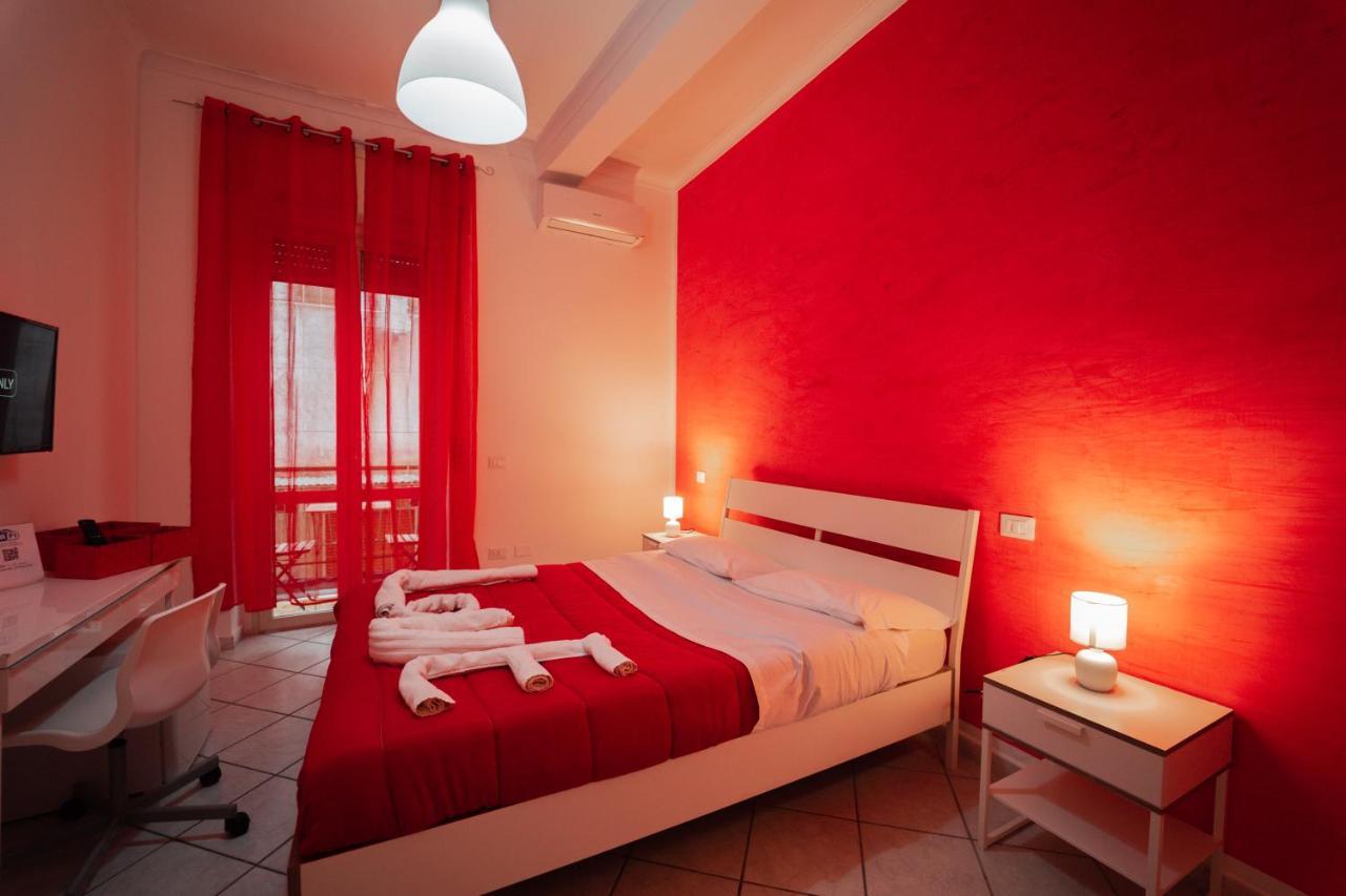 O Vic' Stritt' Hotel Napels Buitenkant foto
