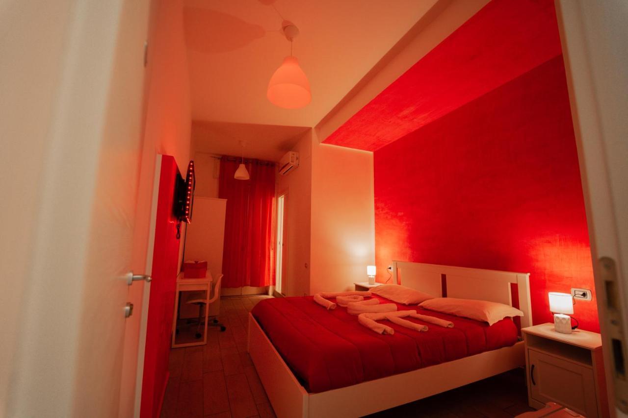 O Vic' Stritt' Hotel Napels Buitenkant foto