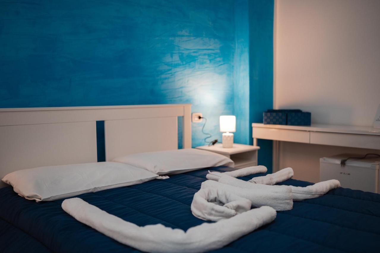 O Vic' Stritt' Hotel Napels Buitenkant foto