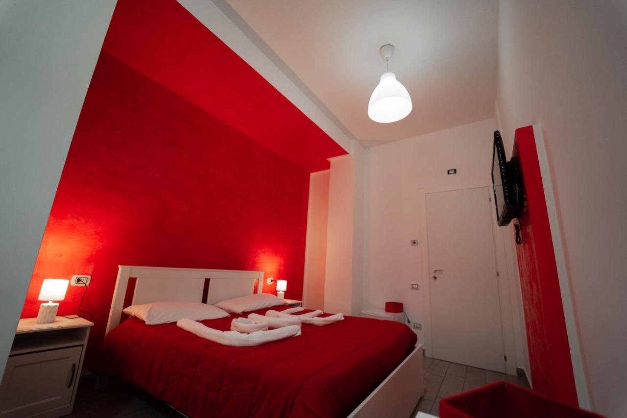 O Vic' Stritt' Hotel Napels Buitenkant foto