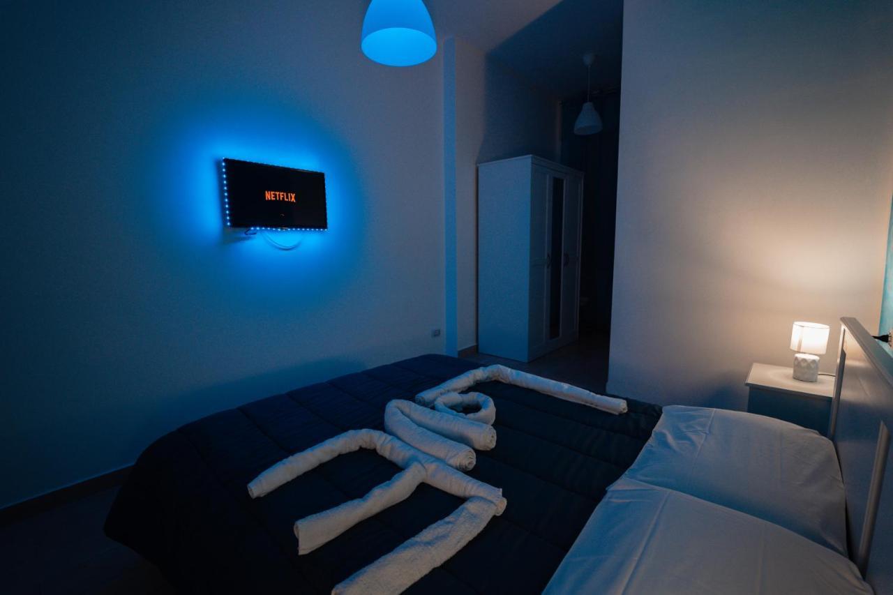 O Vic' Stritt' Hotel Napels Buitenkant foto