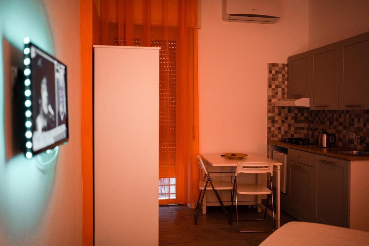 O Vic' Stritt' Hotel Napels Buitenkant foto