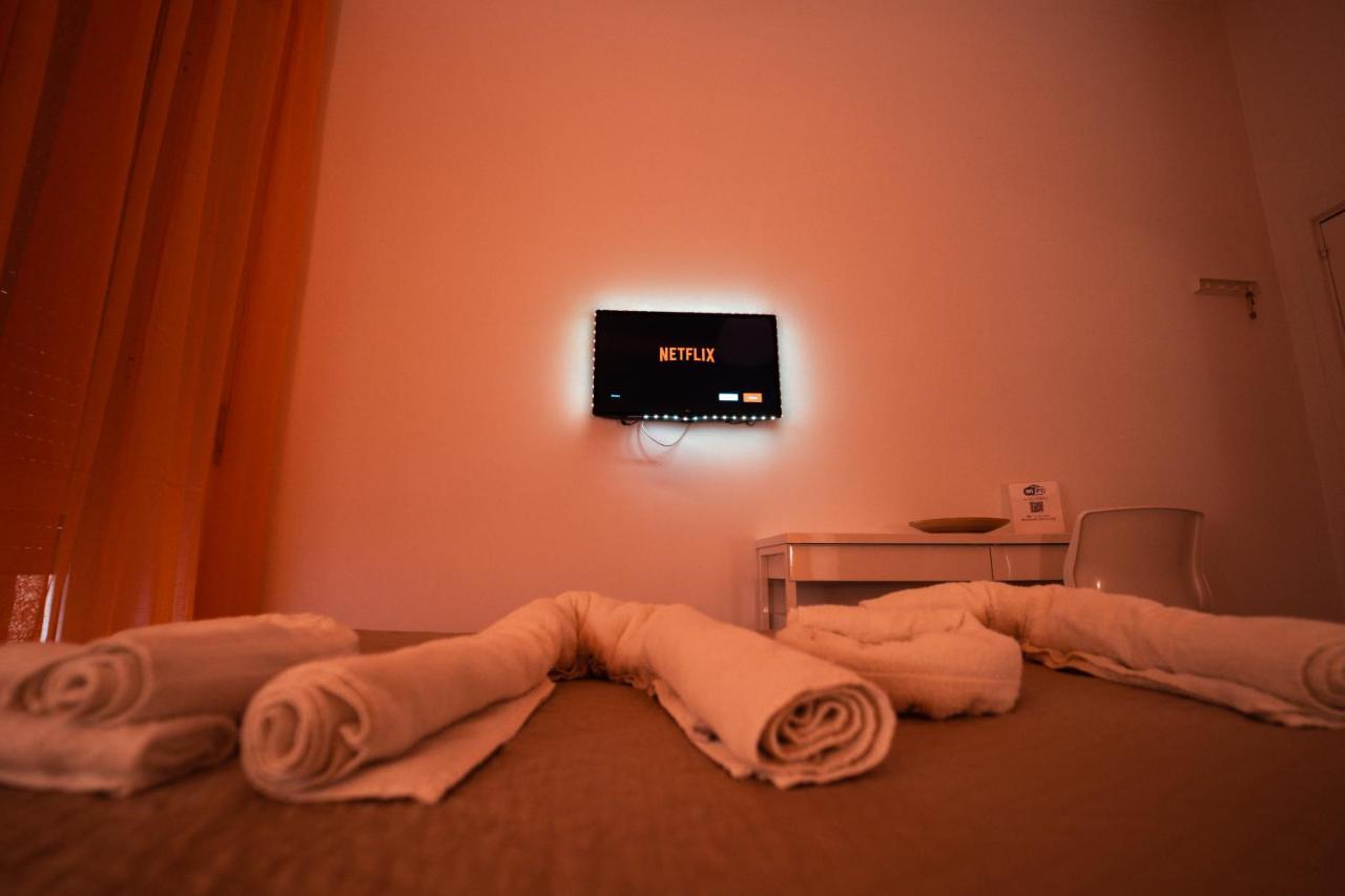 O Vic' Stritt' Hotel Napels Buitenkant foto