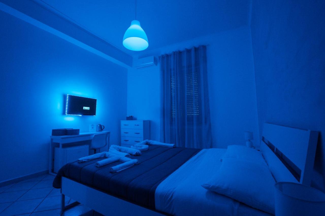 O Vic' Stritt' Hotel Napels Buitenkant foto
