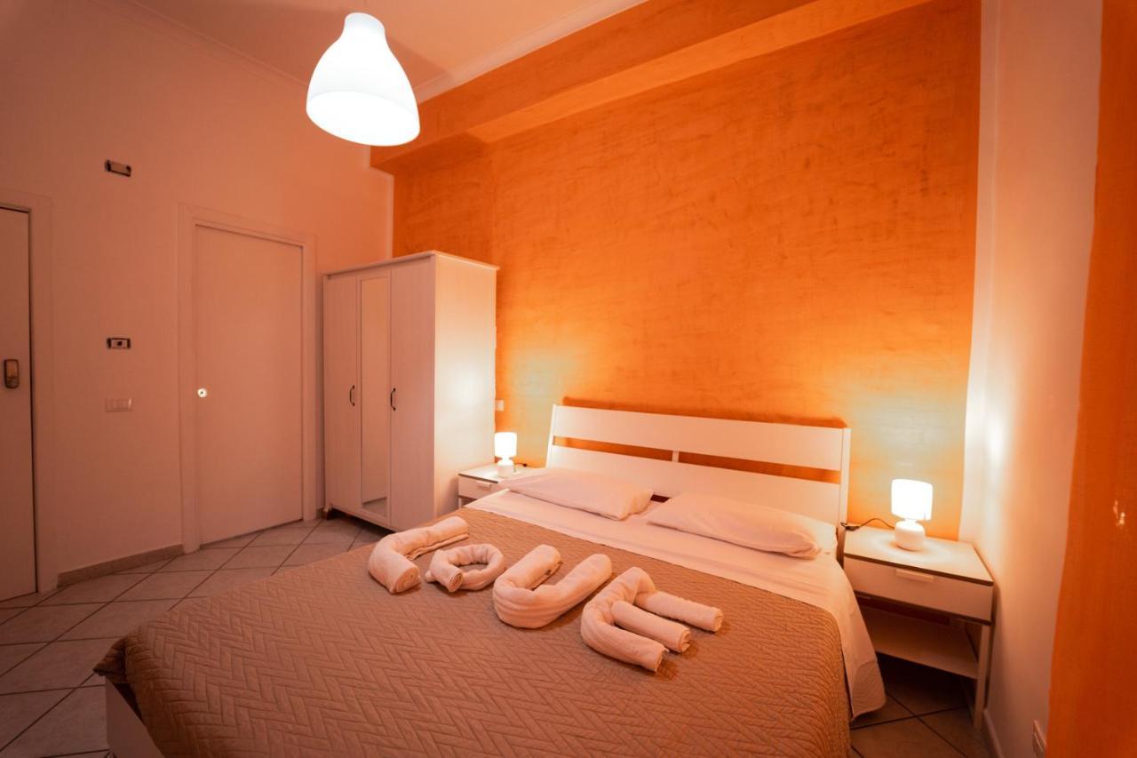 O Vic' Stritt' Hotel Napels Buitenkant foto