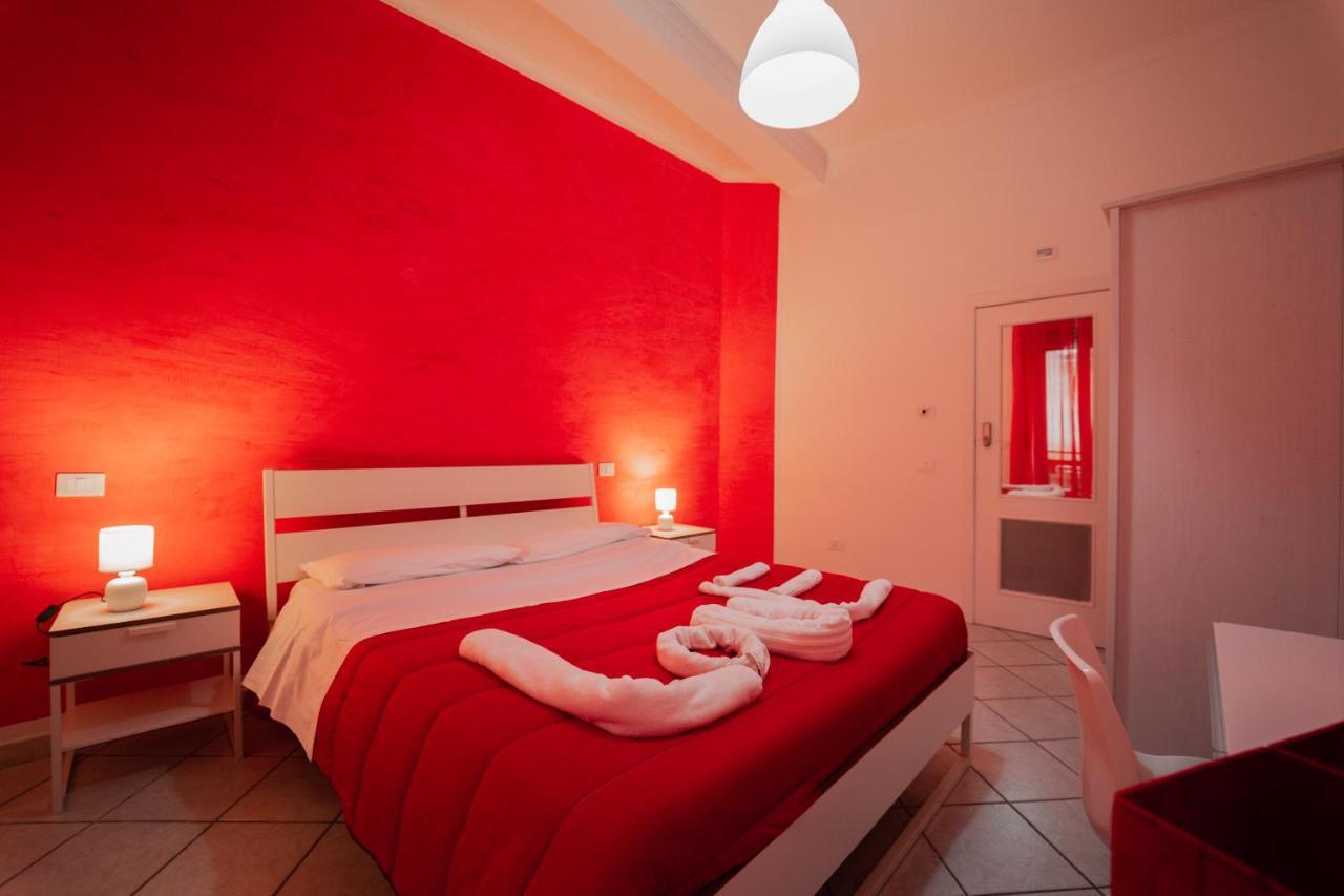 O Vic' Stritt' Hotel Napels Buitenkant foto