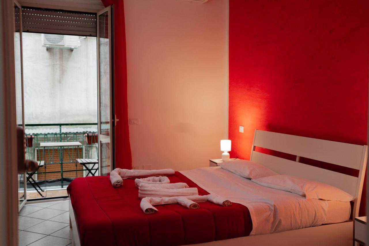 O Vic' Stritt' Hotel Napels Buitenkant foto