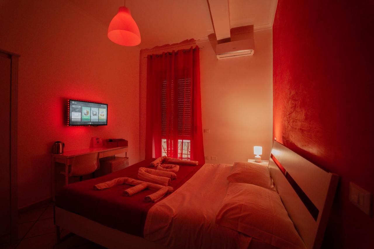 O Vic' Stritt' Hotel Napels Buitenkant foto