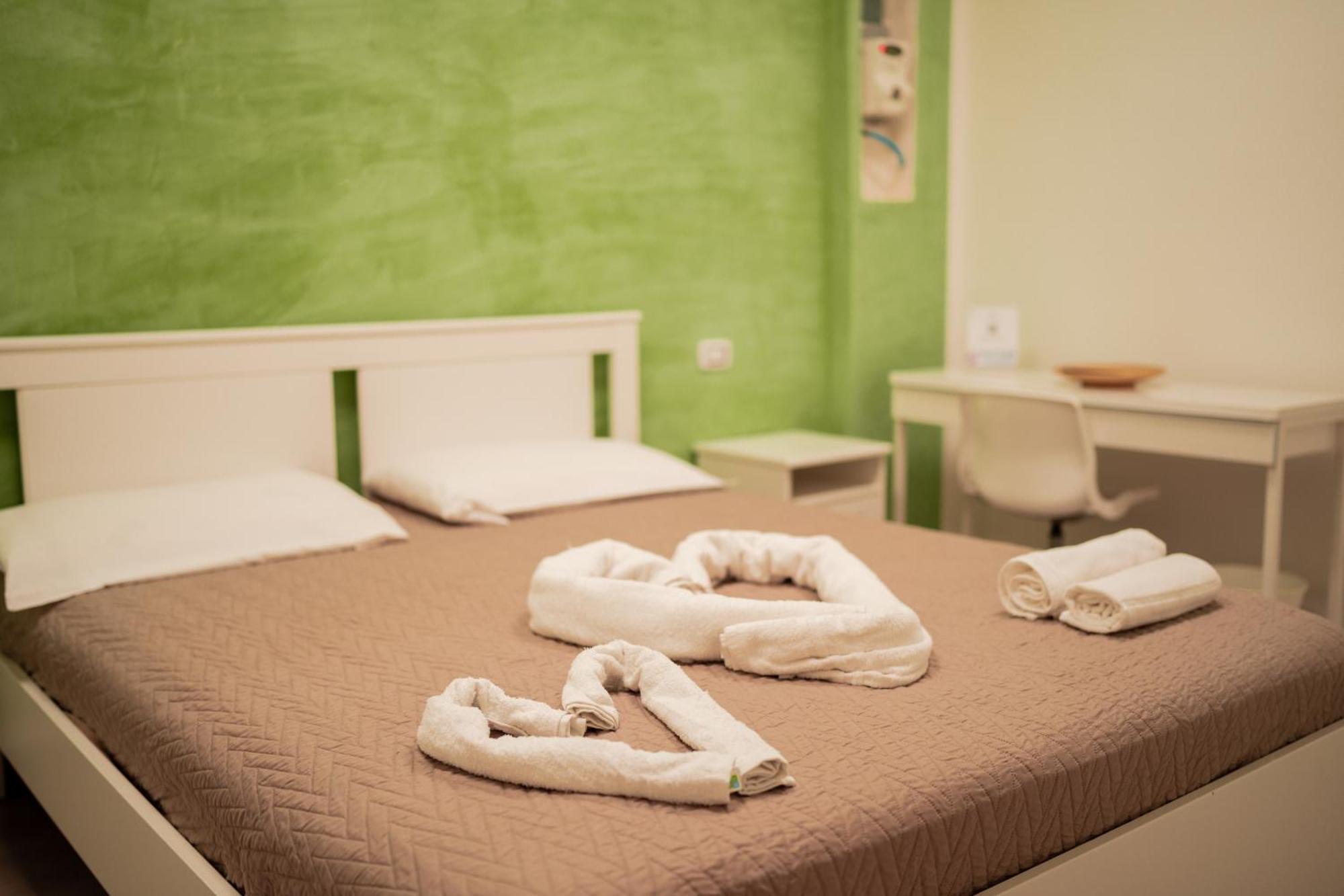 O Vic' Stritt' Hotel Napels Buitenkant foto