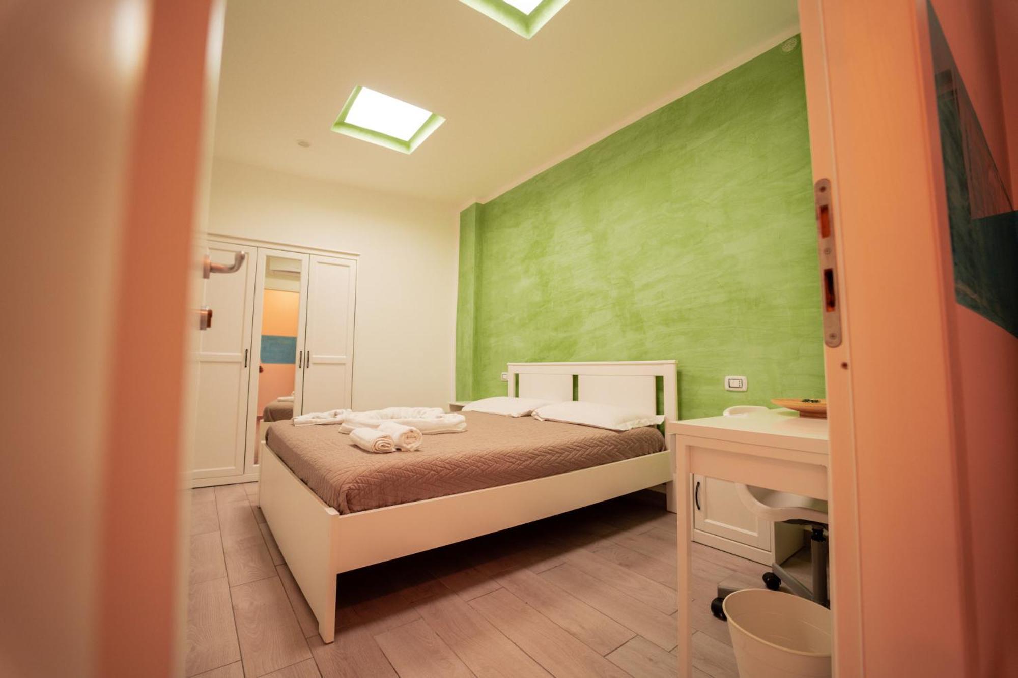 O Vic' Stritt' Hotel Napels Buitenkant foto