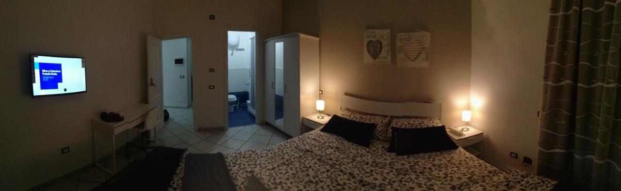 O Vic' Stritt' Hotel Napels Buitenkant foto